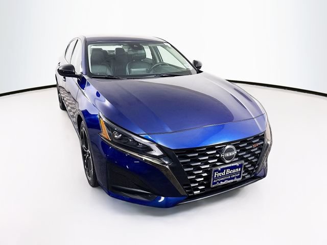 Used 2023 Nissan Altima 2.5 SR FWD image 34