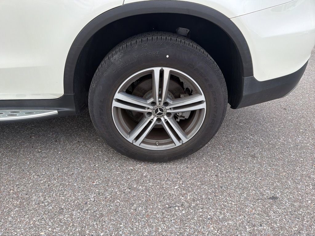 Used 2020 Mercedes-Benz GLC 300 4MATIC w/ Multimedia Package image 9