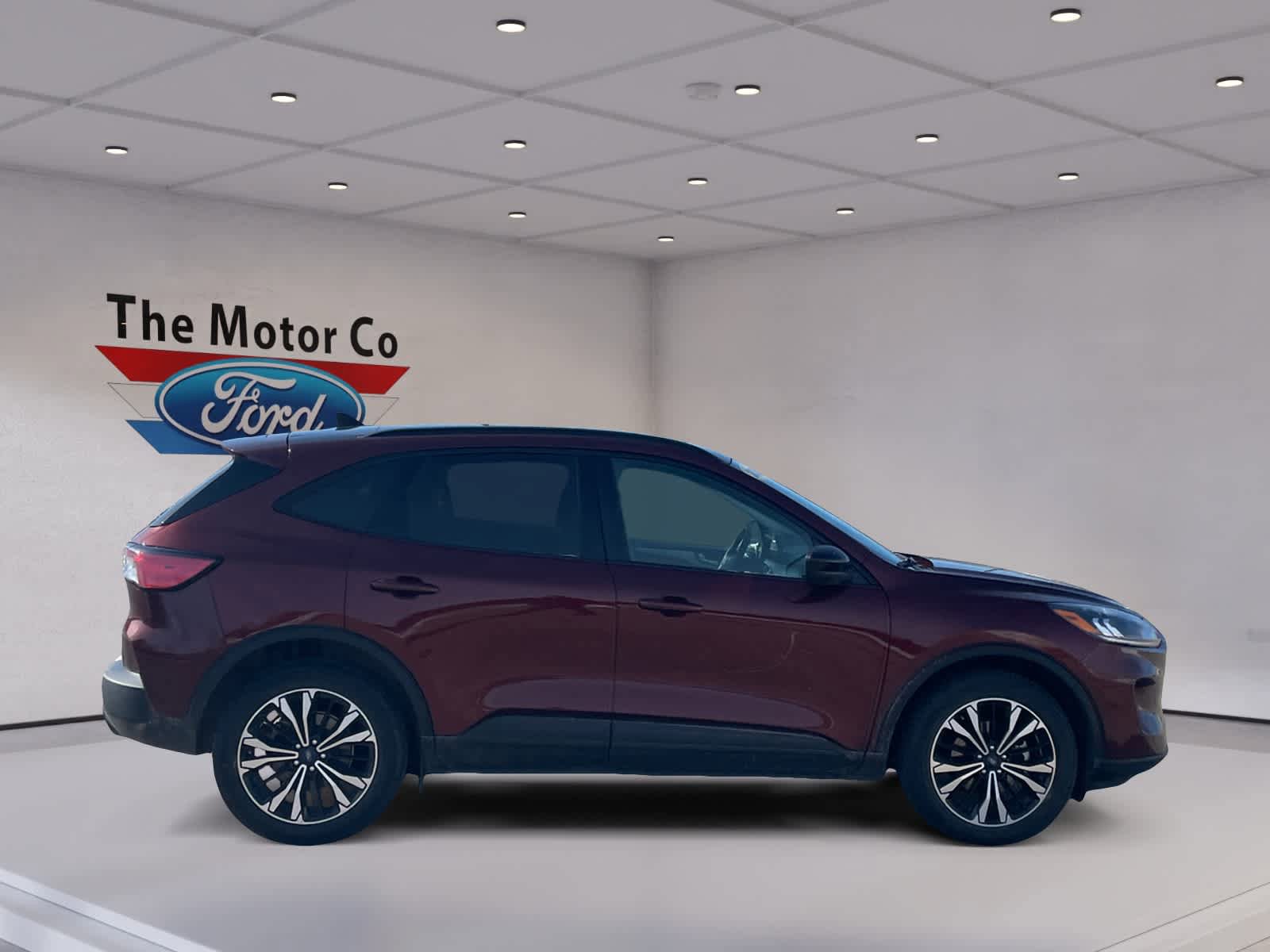 Used 2021 Ford Escape SE w/ SE Sport Appearance Package image 4