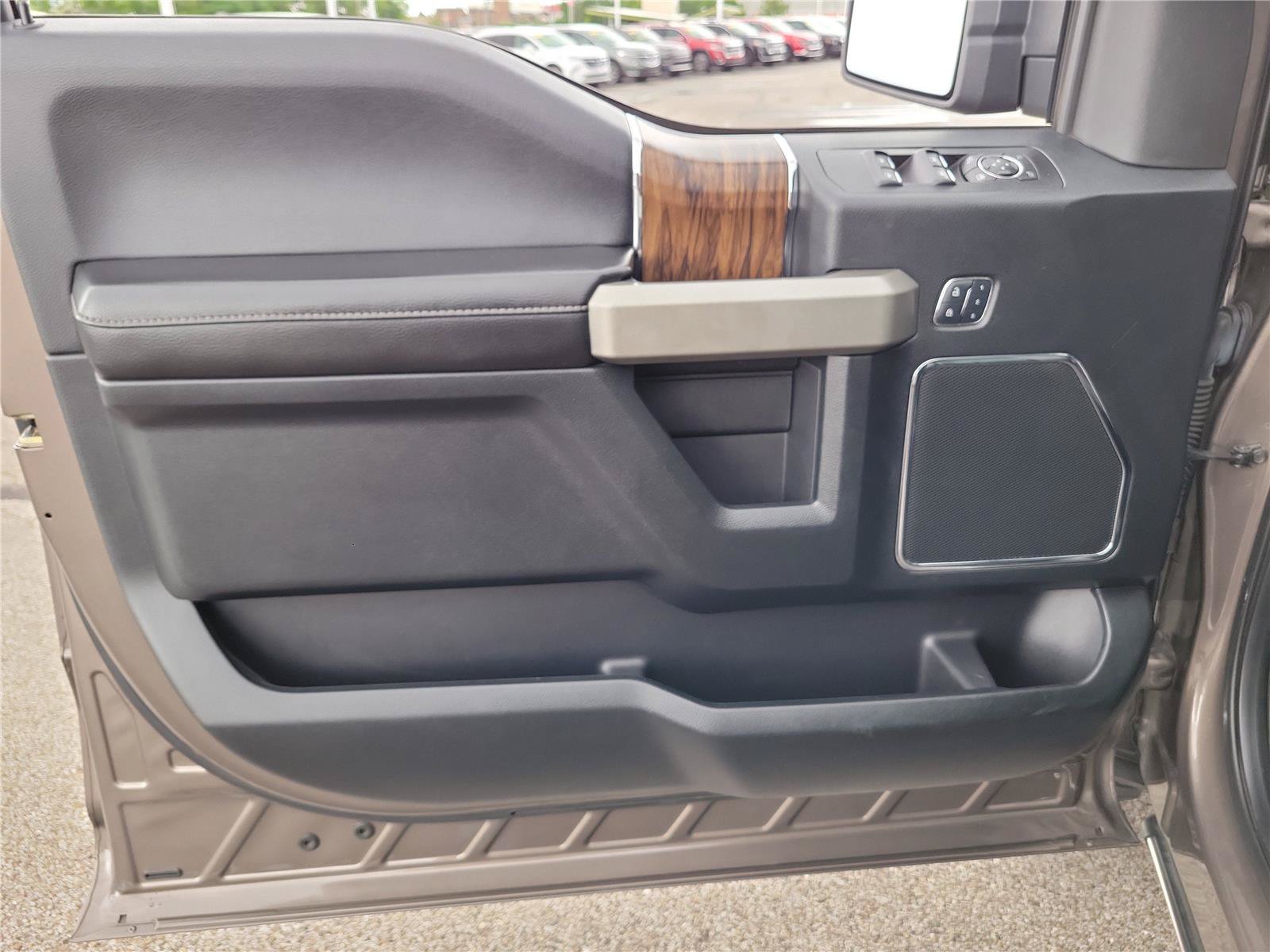Used 2018 Ford F150 Lariat w/ Equipment Group 502A Luxury AWD/4WD image 19