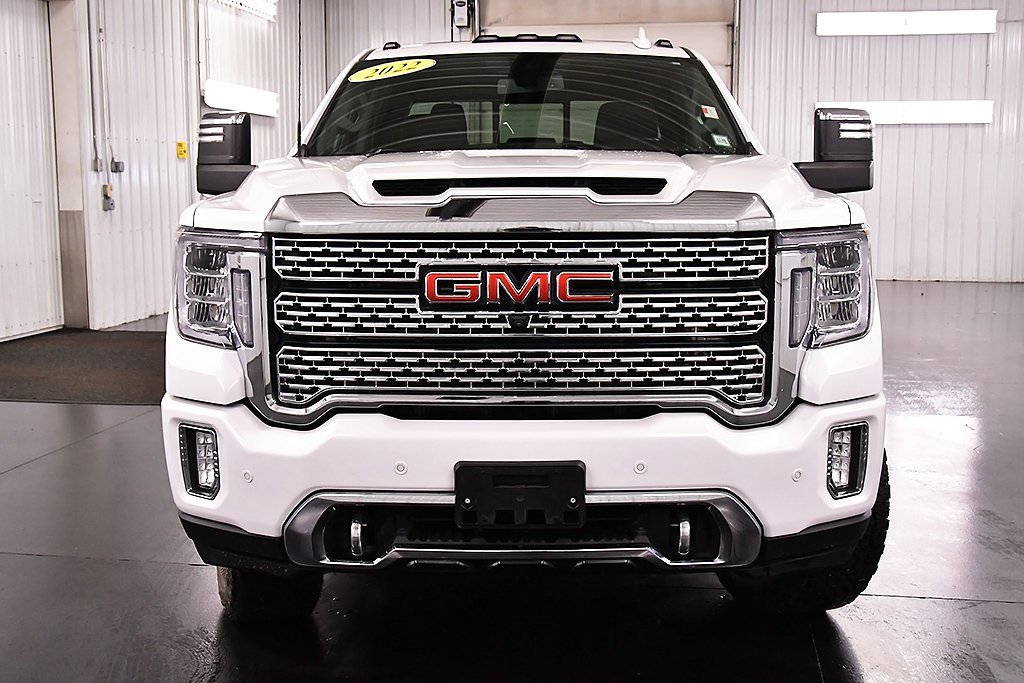 Used 2022 GMC Sierra 3500 Denali image 2