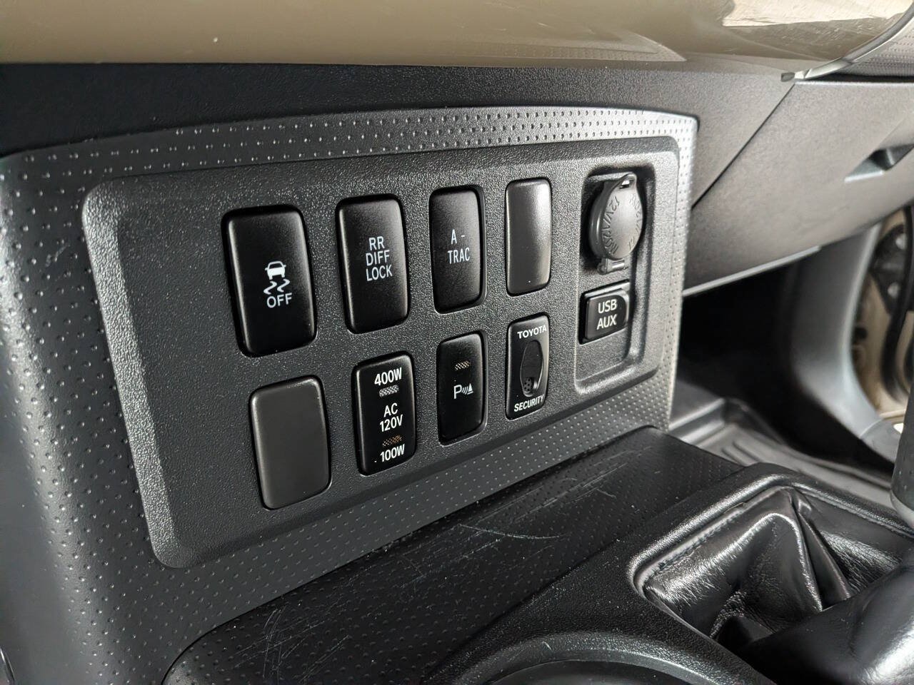 Used 2014 Toyota FJ Cruiser 4WD w/ Upgrade Package image 25