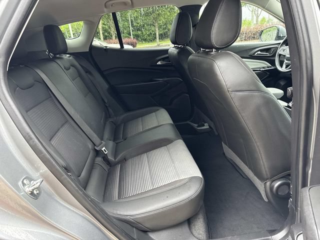 Used 2025 Chevrolet Trax LT w/ LT Convenience Package FWD image 12