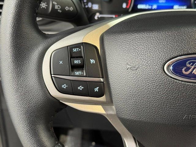 Used 2023 Ford Explorer XLT image 29