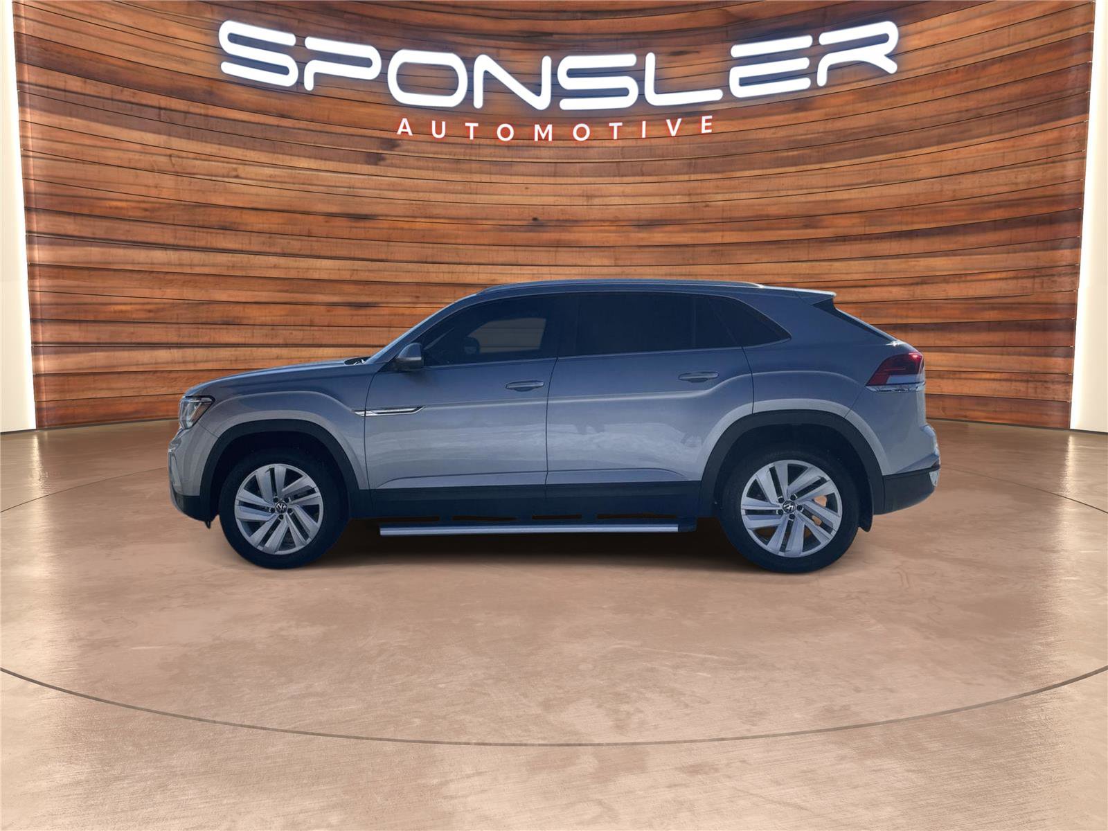 Used 2023 Volkswagen Atlas Cross Sport SE image 2