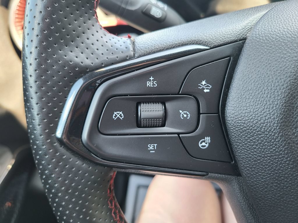 Used 2025 Chevrolet Trax RS FWD image 26