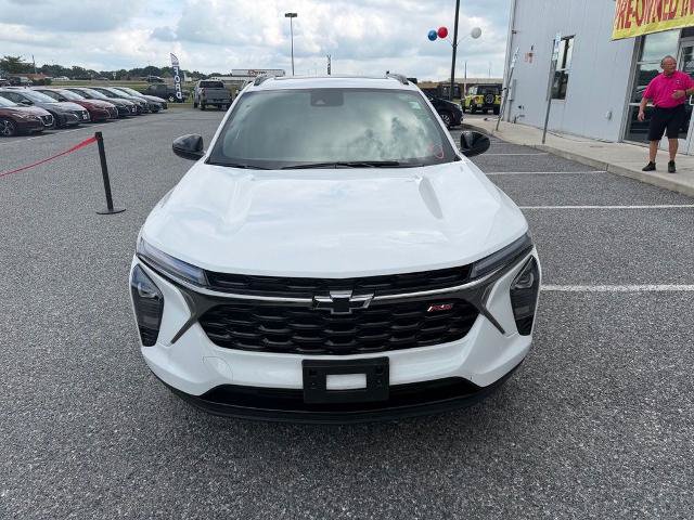 Used 2025 Chevrolet Trax RS w/ Sunroof Package FWD image 3