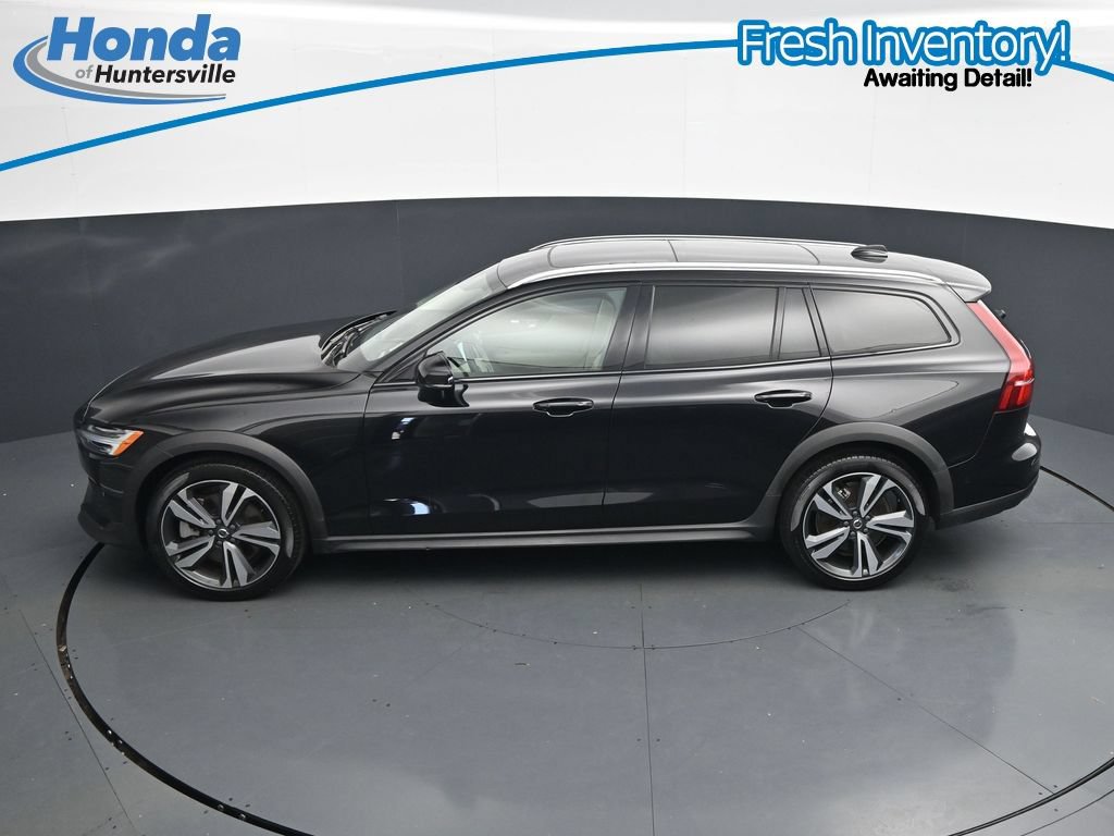 Used 2025 Volvo V60 B5 Cross Country Plus AWD/4WD image 22