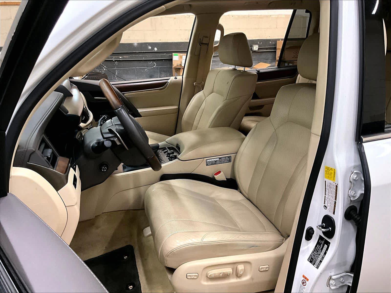Used 2019 Lexus LX 570 4WD w/ Luxury Package image 29