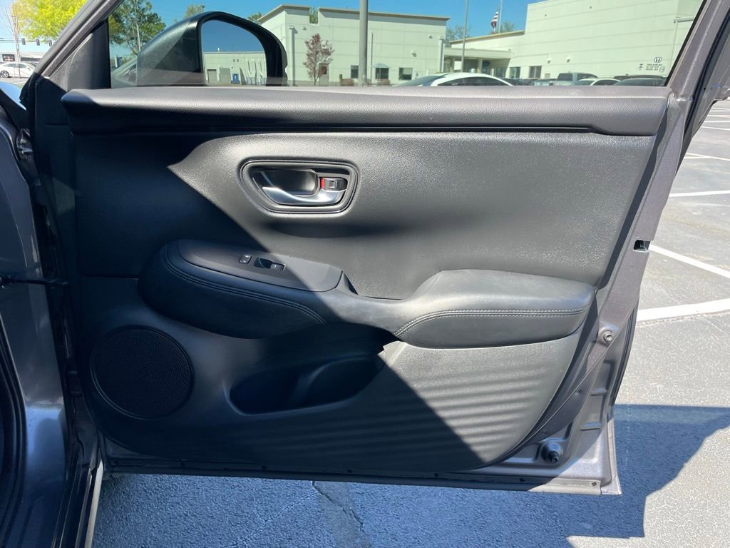 Certified 2025 Honda HR-V LX image 29