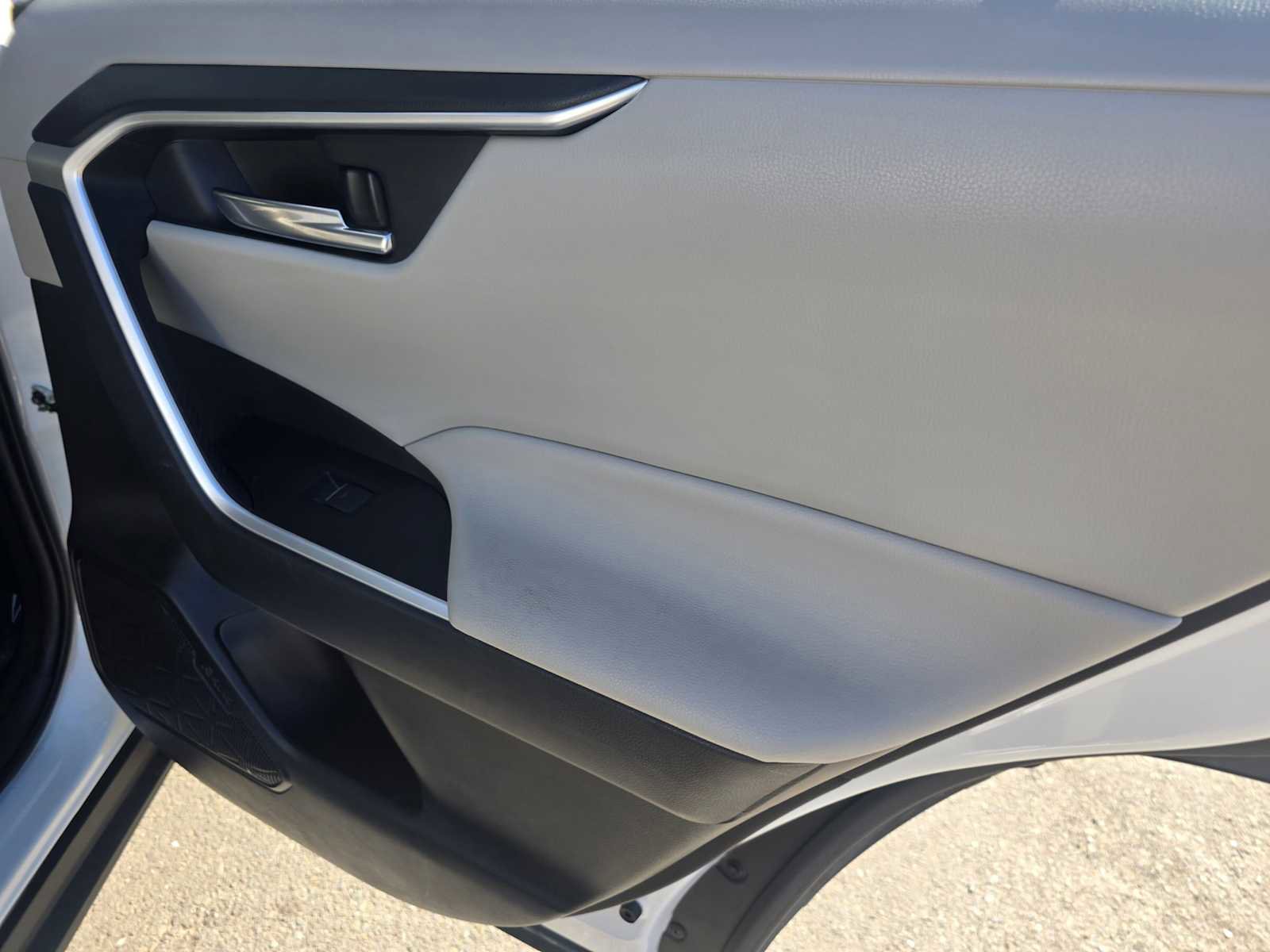 Used 2023 Toyota RAV4 XLE Premium image 14