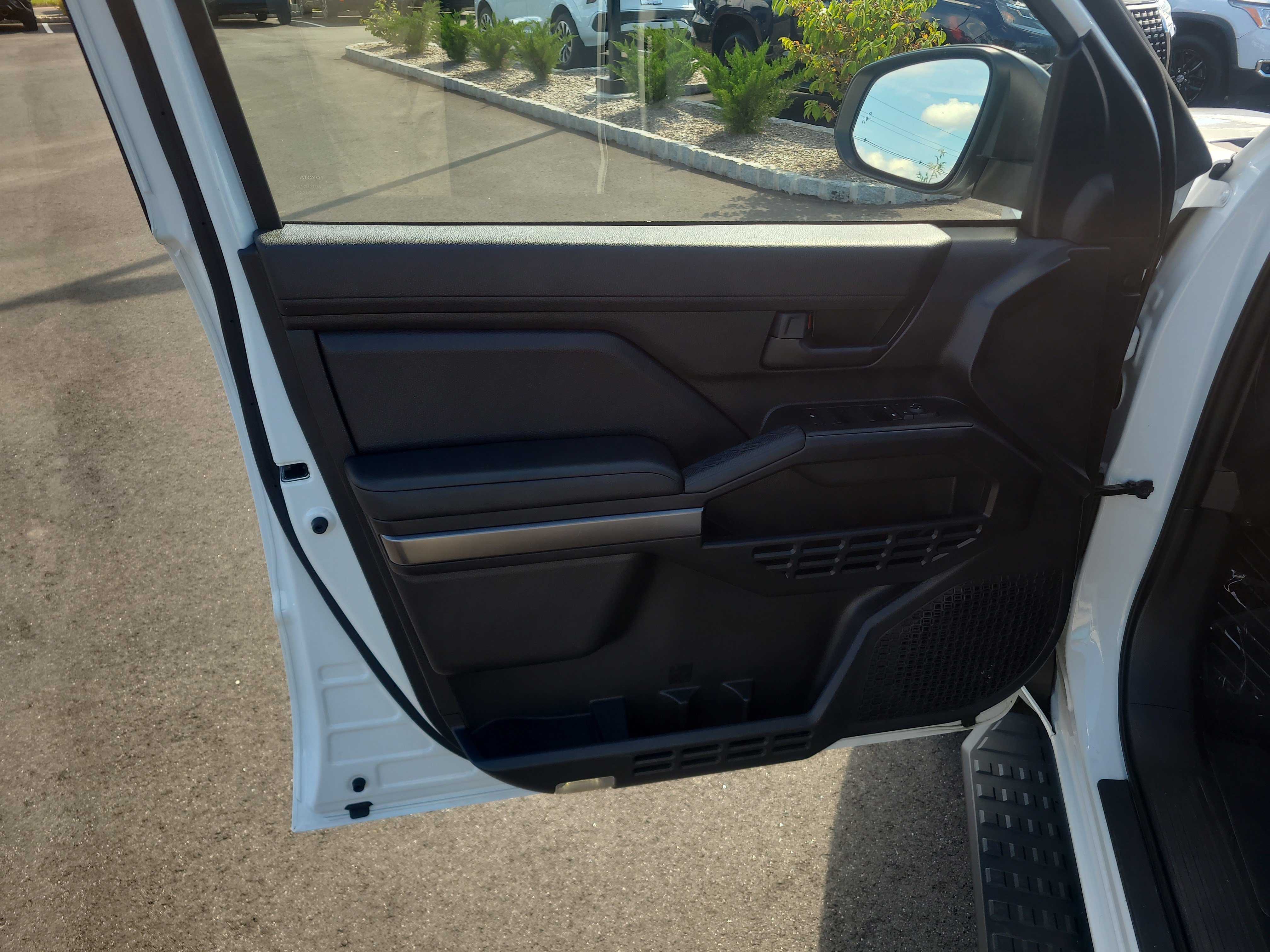Certified 2025 Toyota 4Runner SR5 AWD/4WD image 14