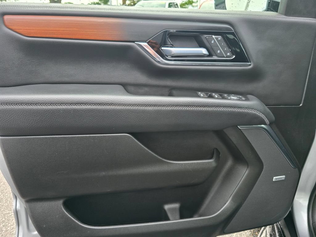 Certified 2025 GMC Yukon Denali AWD/4WD image 10