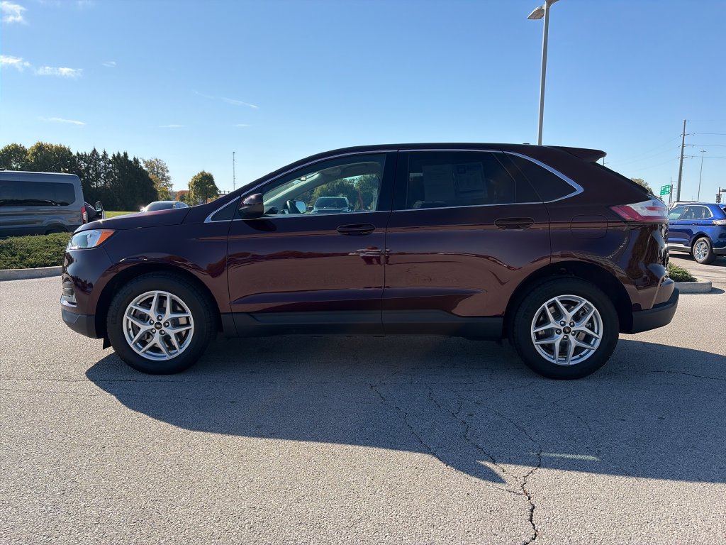 Used 2024 Ford Edge SEL w/ Convenience Package AWD/4WD image 4