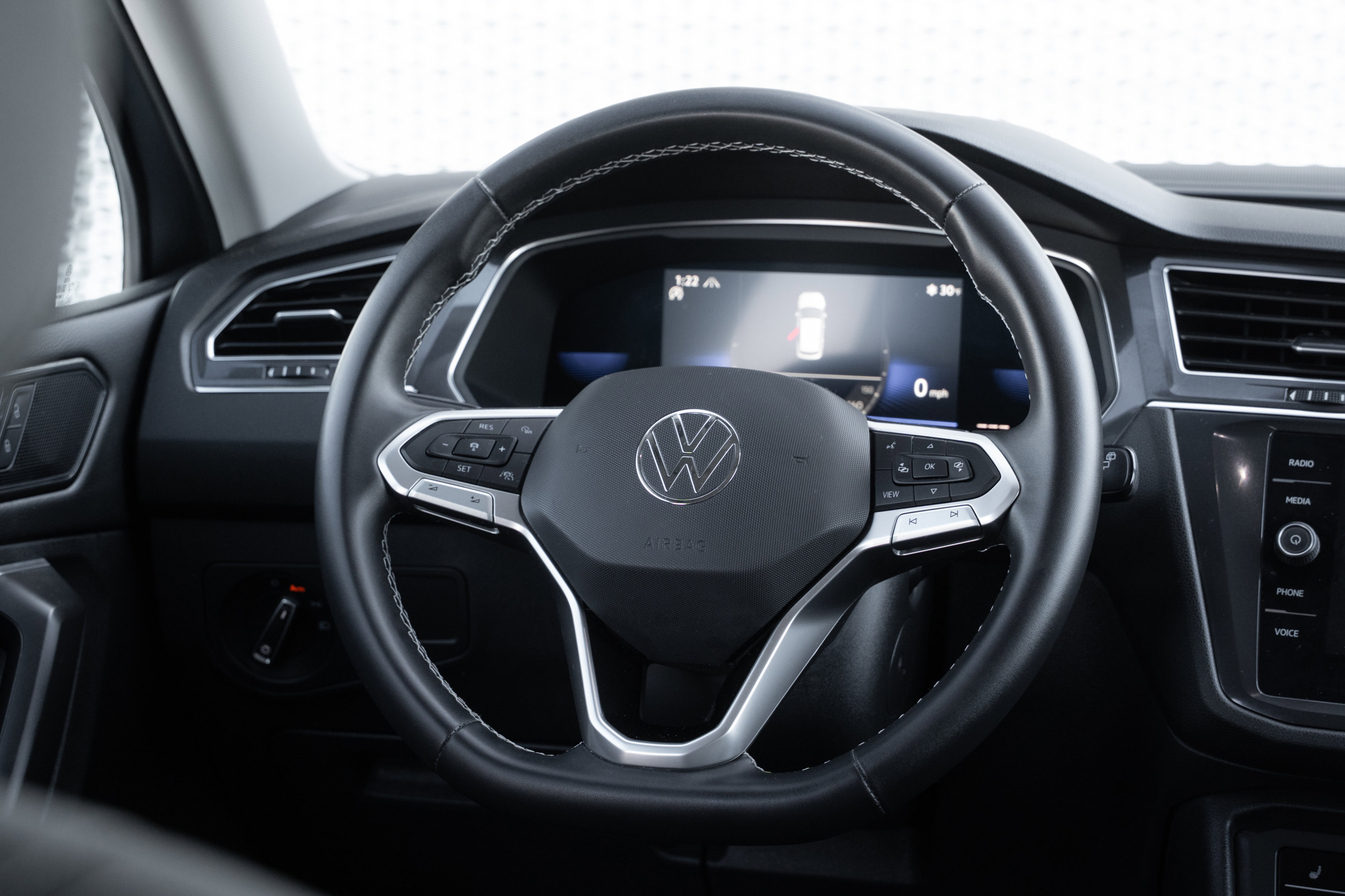 Used 2023 Volkswagen Tiguan SE image 9