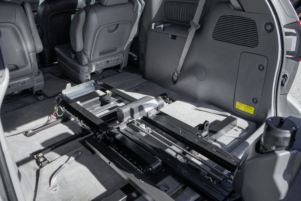Used 2007 Toyota Sienna XLE image 11