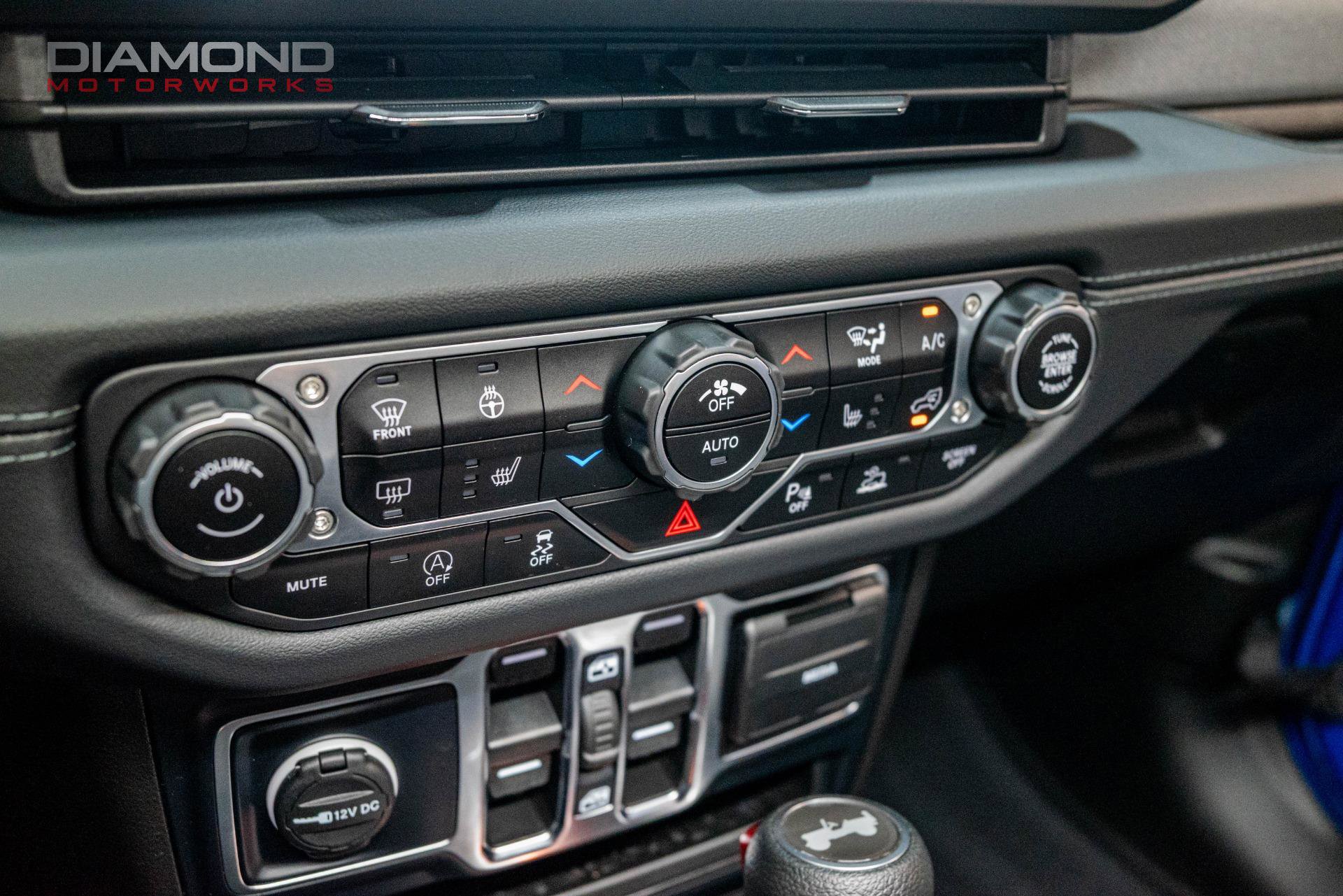 Used 2024 Jeep Wrangler Unlimited Sahara w/ Technology Group image 82