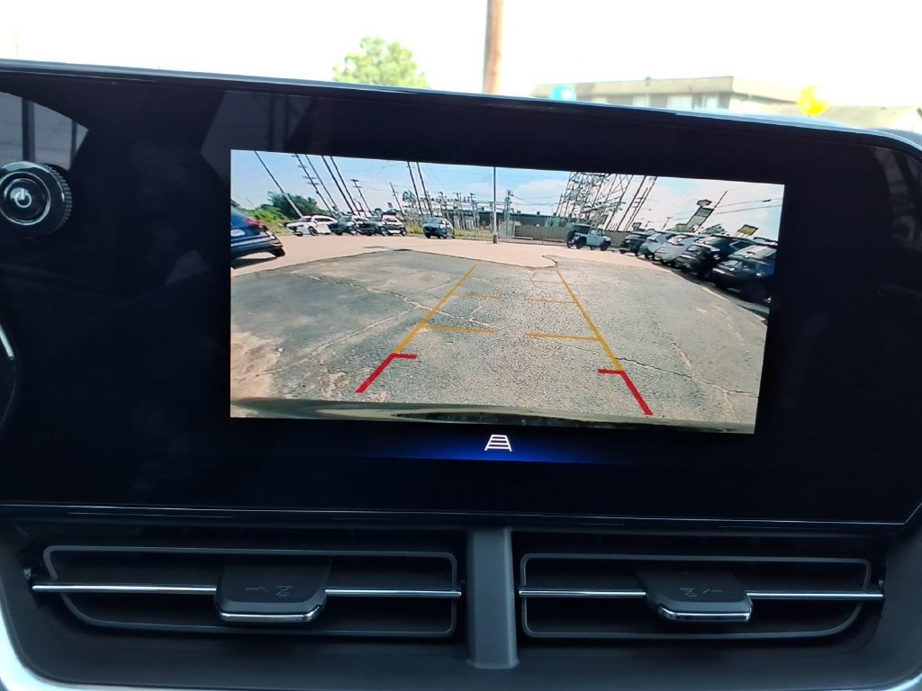 Used 2025 Chevrolet Trax LT w/ LT Convenience Package FWD image 36