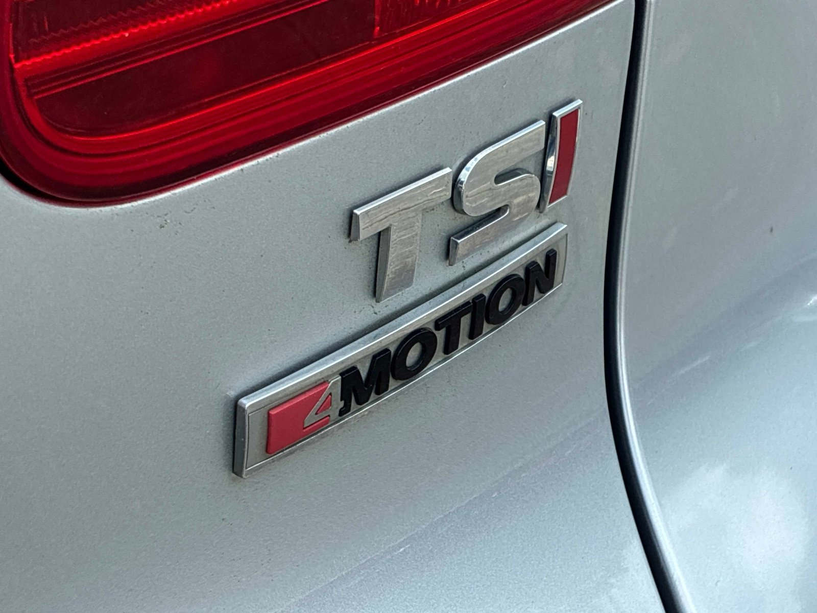 Used 2017 Volkswagen Tiguan S AWD/4WD image 12
