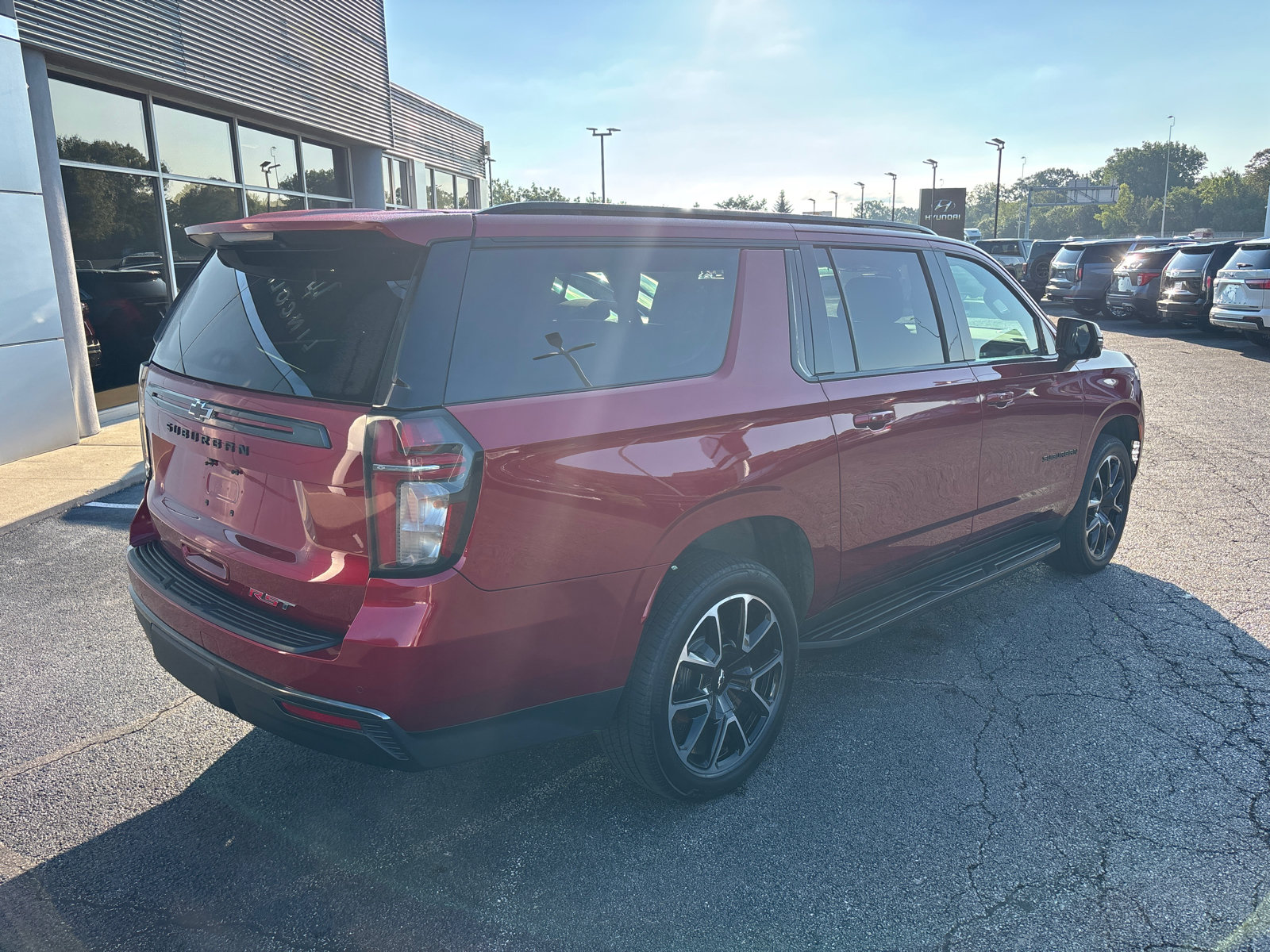 Used 2022 Chevrolet Suburban RST w/ Luxury Package AWD/4WD image 7