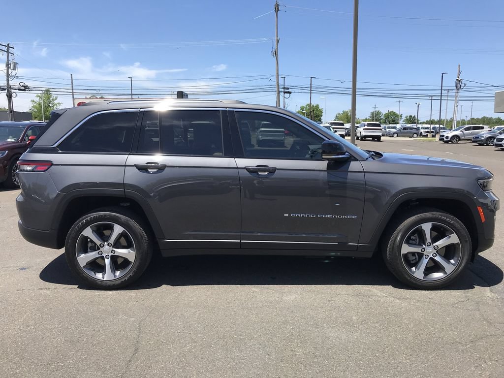 Used 2022 Jeep Grand Cherokee Limited 4xe w/ Luxury Tech Group II AWD/4WD image 6