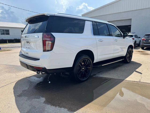 Used 2024 Chevrolet Suburban High Country w/ Advanced Technology Package image 3