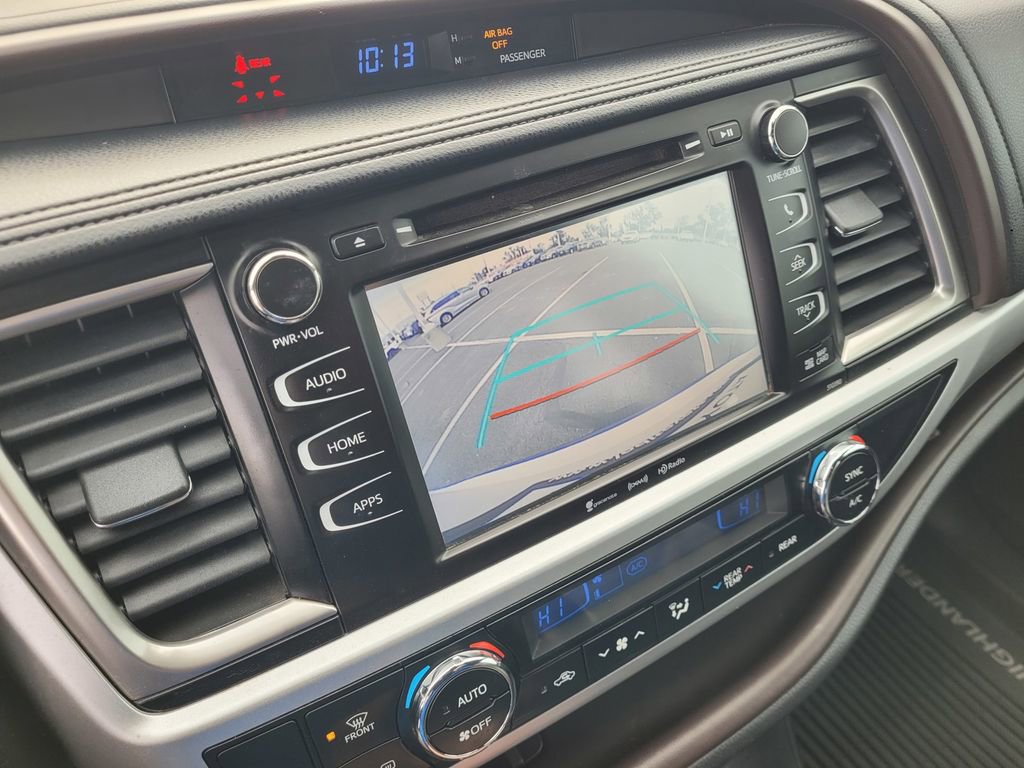 Used 2019 Toyota Highlander XLE image 16