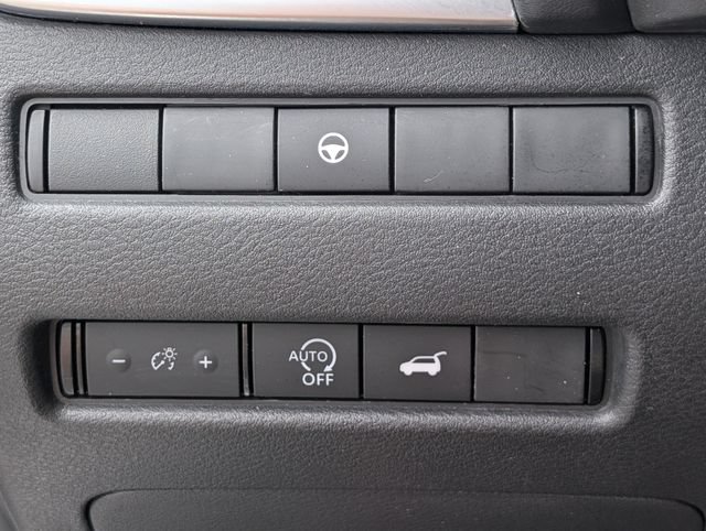 Used 2023 Nissan Rogue SV w/ SV Premium B Package FWD image 22