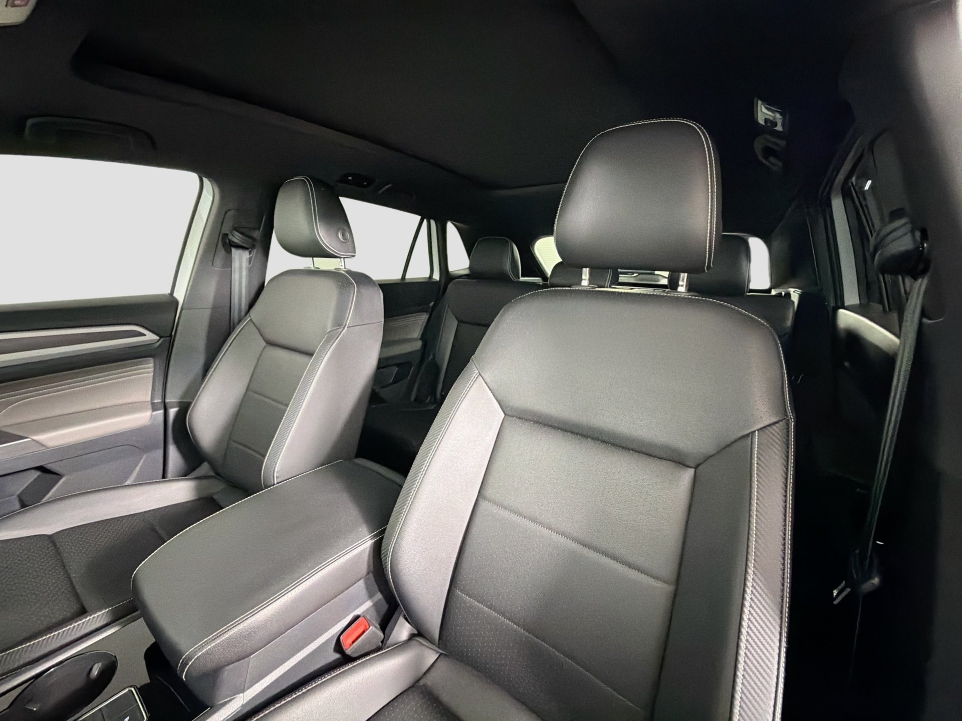 Used 2023 Volkswagen Atlas Cross Sport SEL R-Line AWD/4WD image 19