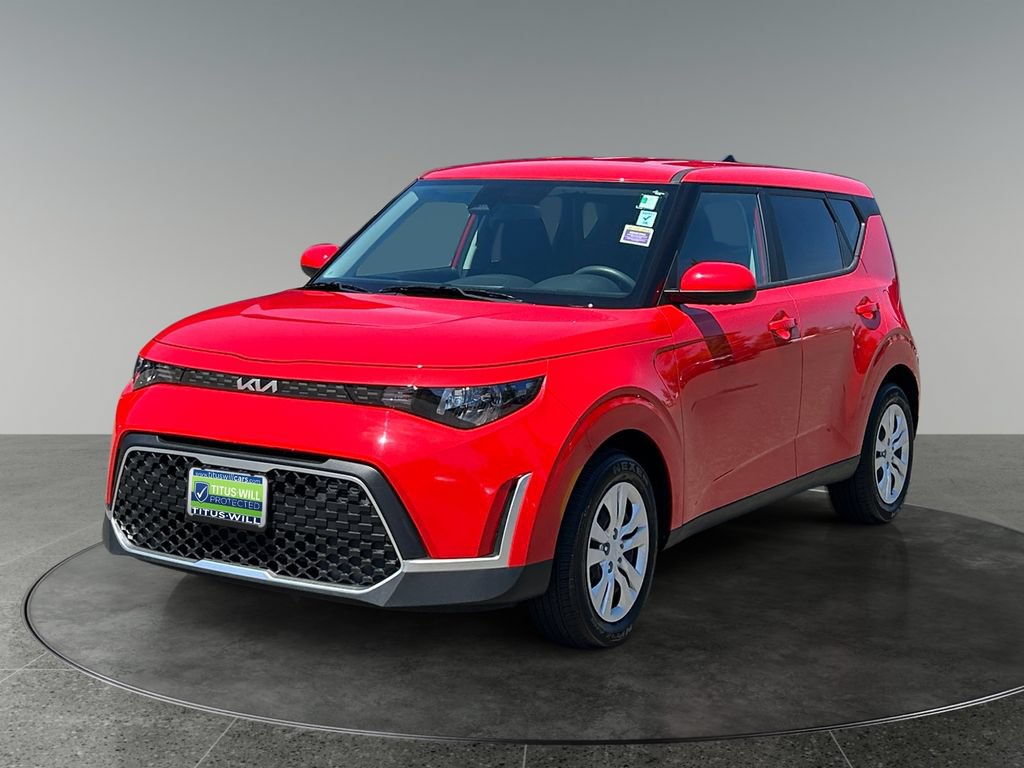 Used 2025 Kia Soul LX FWD image 3
