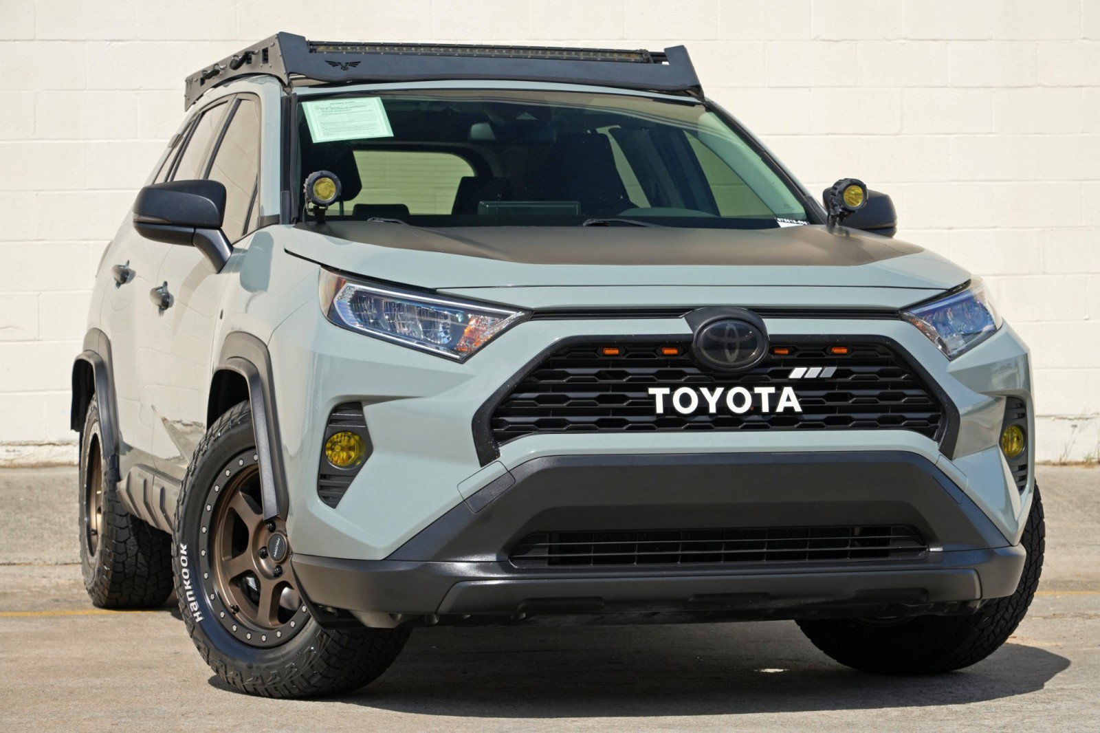 Used 2021 Toyota RAV4 XLE AWD/4WD image 2