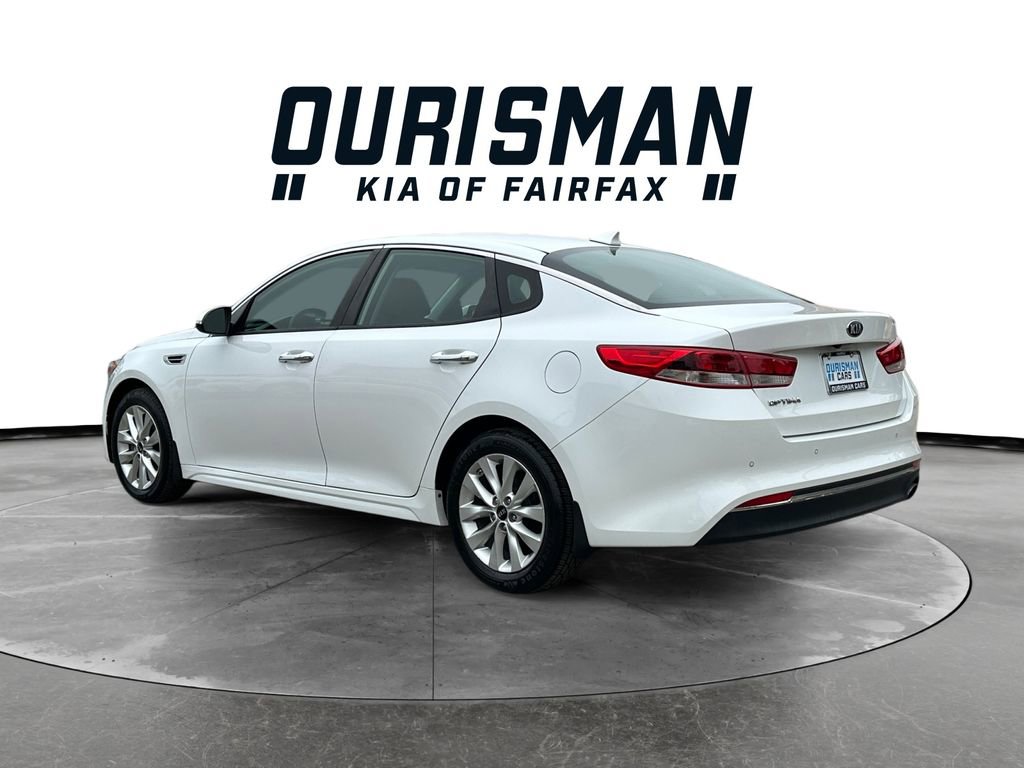 Used 2018 Kia Optima LX w/ 17" Alloy Wheels Package FWD image 3