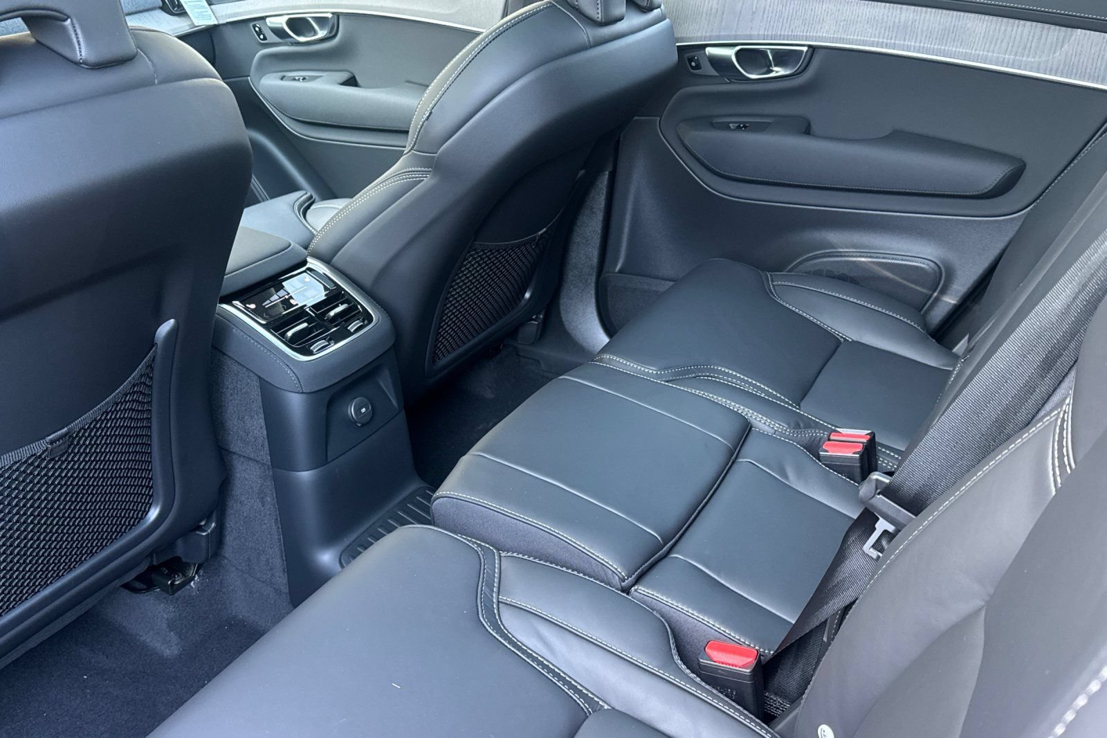 New 2026 Volvo XC90 T8 Ultra w/ Protection Package AWD/4WD image 12