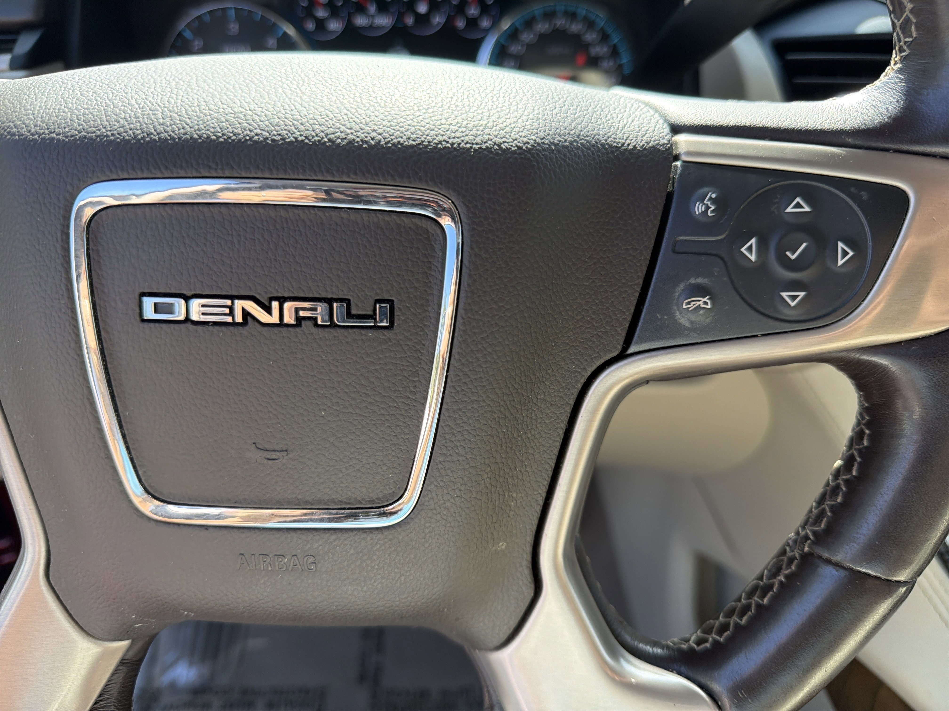 Used 2020 GMC Yukon Denali w/ Open Road Package RWD image 20