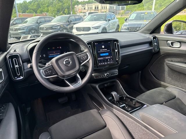 Used 2023 Volvo XC40 B5 Plus w/ Protection Package Premier AWD/4WD image 15