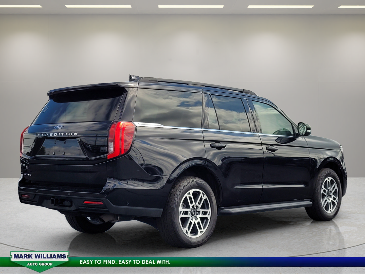 Used 2025 Ford Expedition Active AWD/4WD image 4