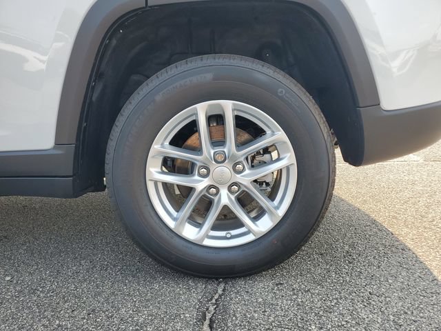 New 2026 Jeep Grand Cherokee Laredo X RWD image 12