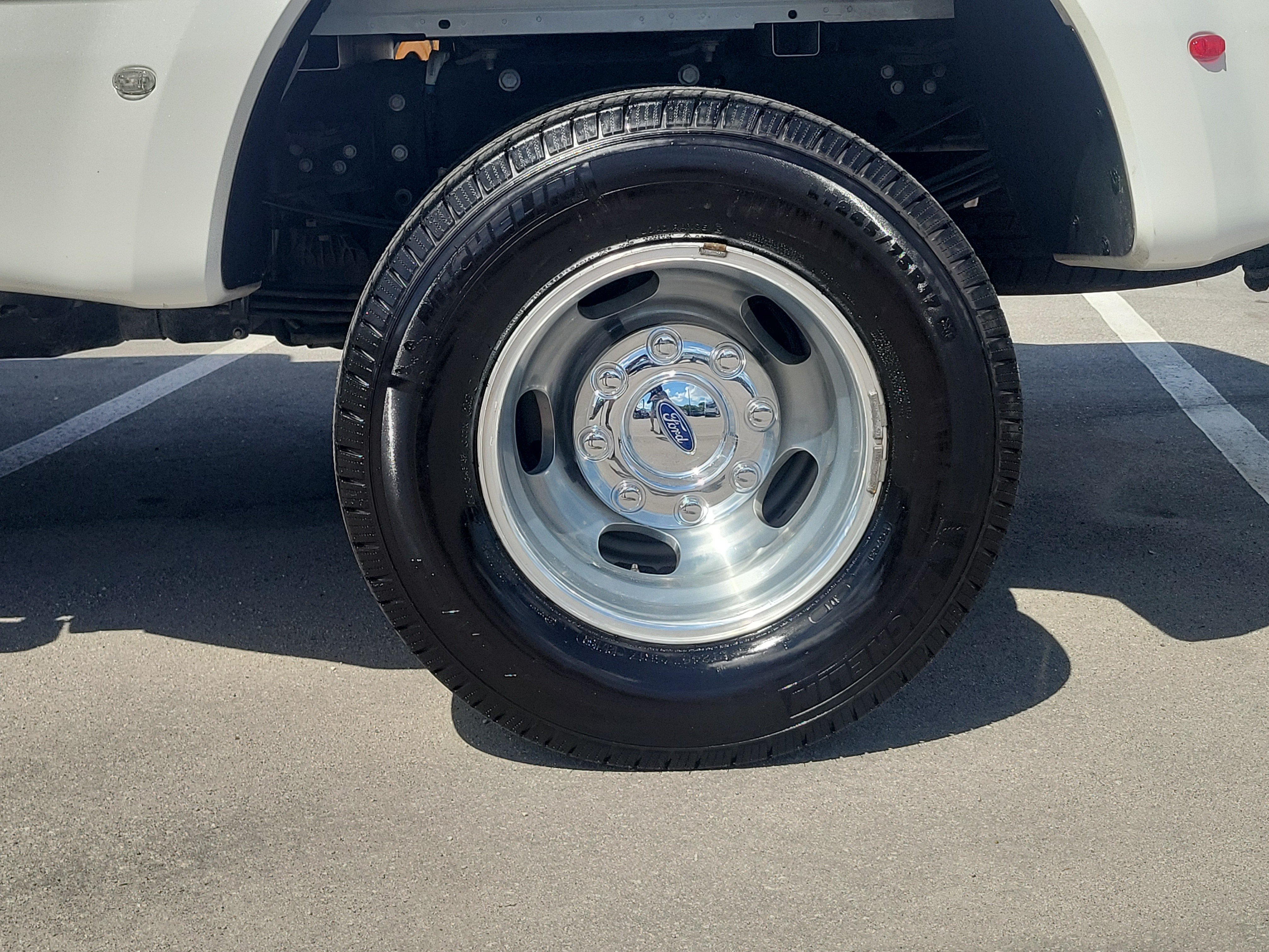 Used 2024 Ford F350 Platinum AWD/4WD image 9