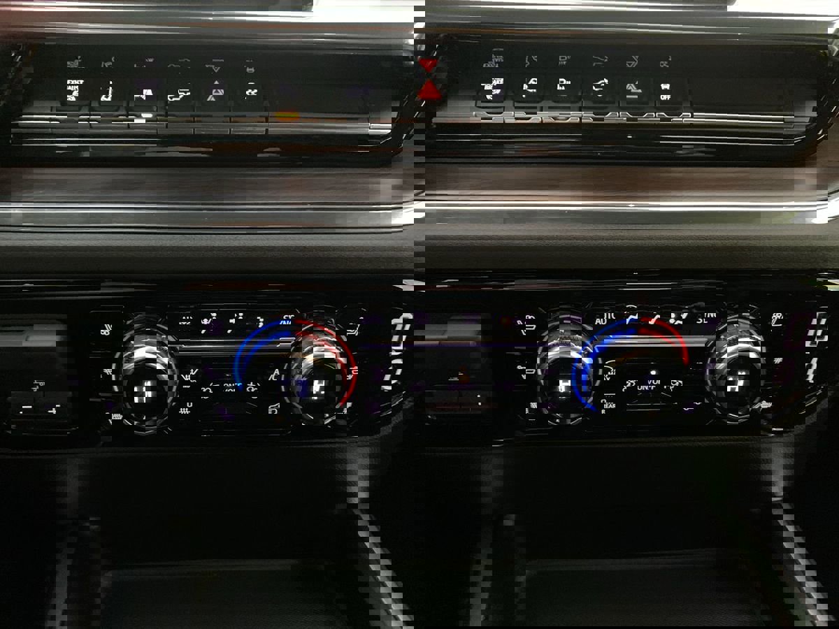 Used 2024 GMC Sierra 3500 SLT w/ SLT Premium Package image 27