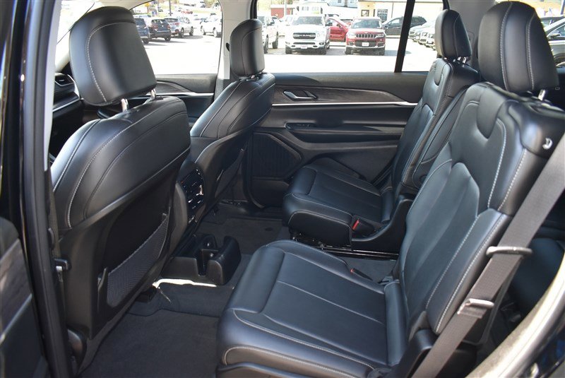 Used 2023 Jeep Grand Cherokee L Limited AWD/4WD image 20