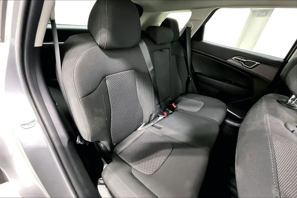 Used 2023 Kia Sportage LX image 35