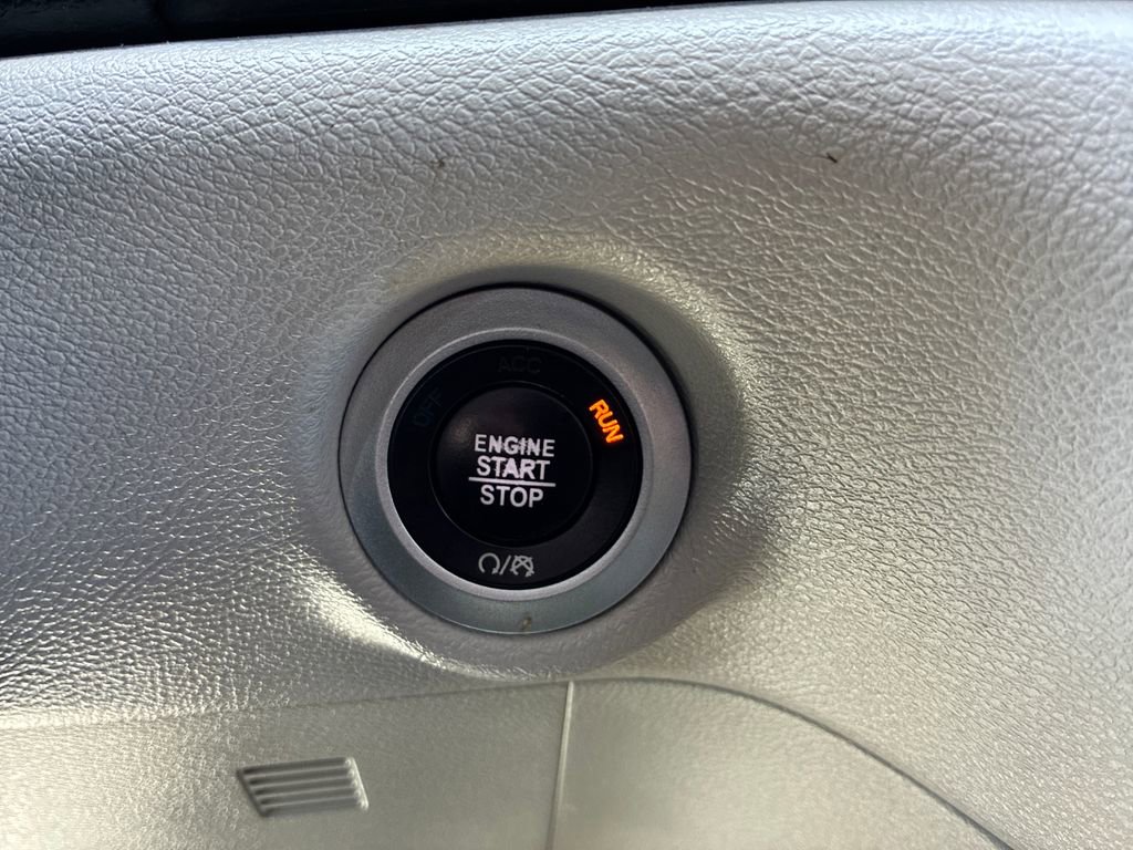 Used 2017 Chrysler Pacifica Touring FWD image 29