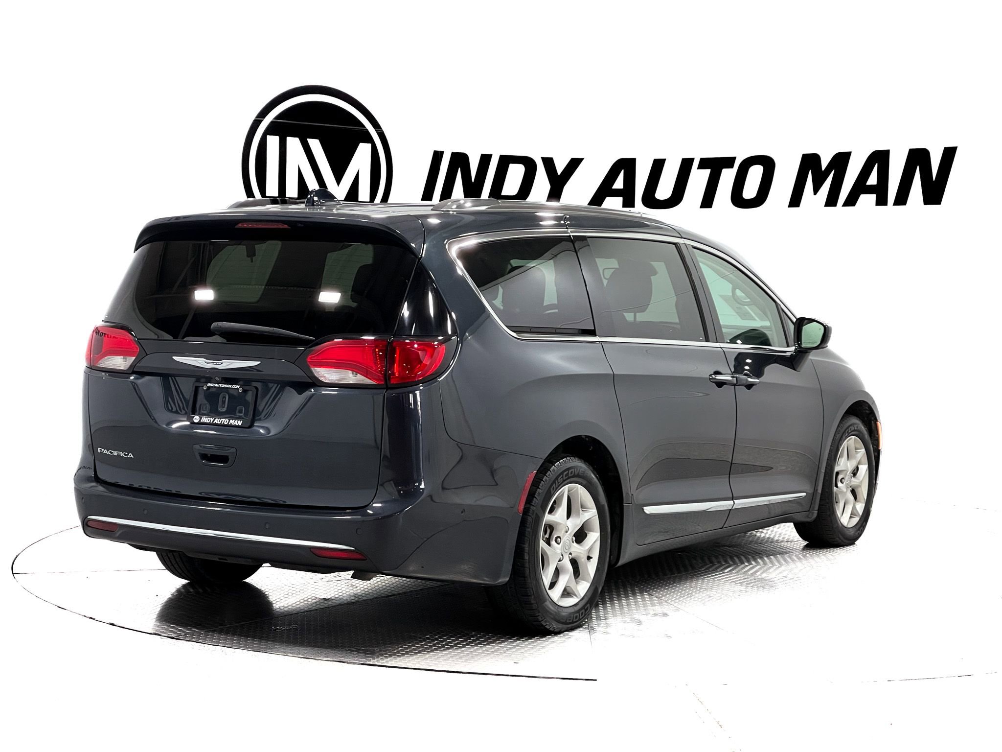 Used 2019 Chrysler Pacifica Touring-L Plus w/ Advanced Safetytec Group FWD image 4