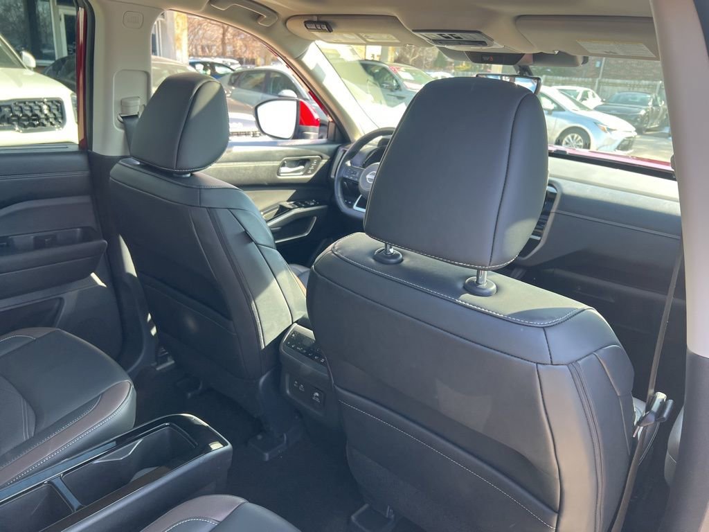 Certified 2024 Nissan Pathfinder Platinum AWD/4WD image 16