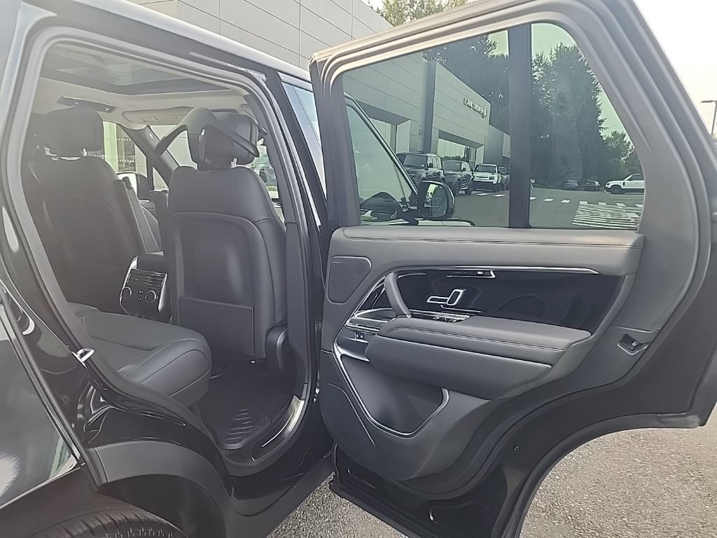 New 2026 Land Rover Range Rover SE AWD/4WD image 17