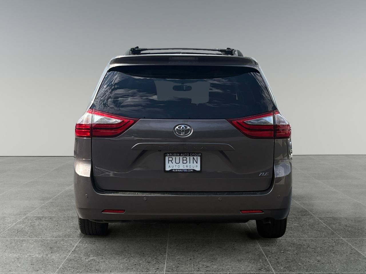 Used 2015 Toyota Sienna XLE w/ XLE Navigation Package FWD image 6