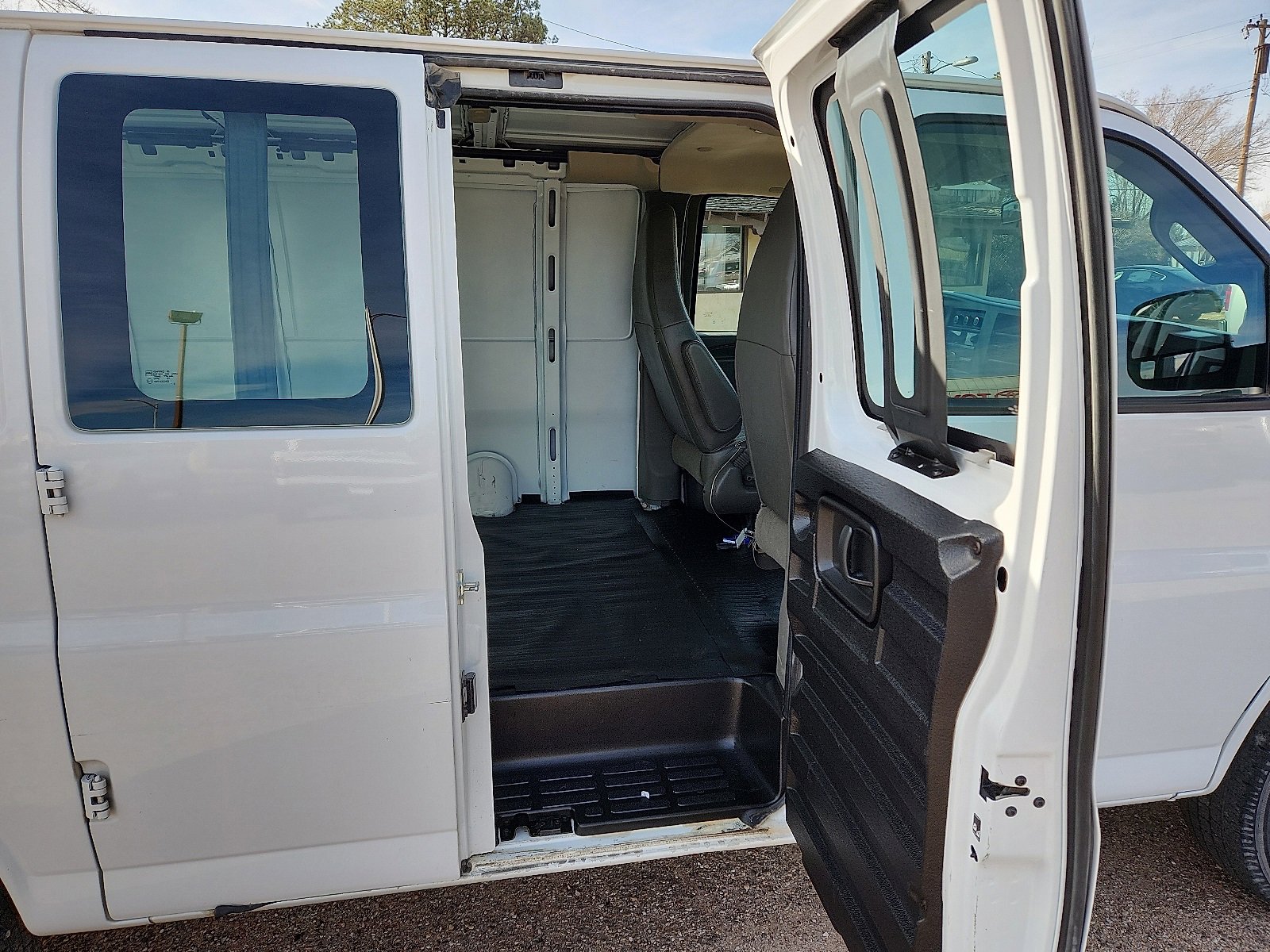 Used 2020 GMC Savana 2500 w/ Driver Convenience Package image 9