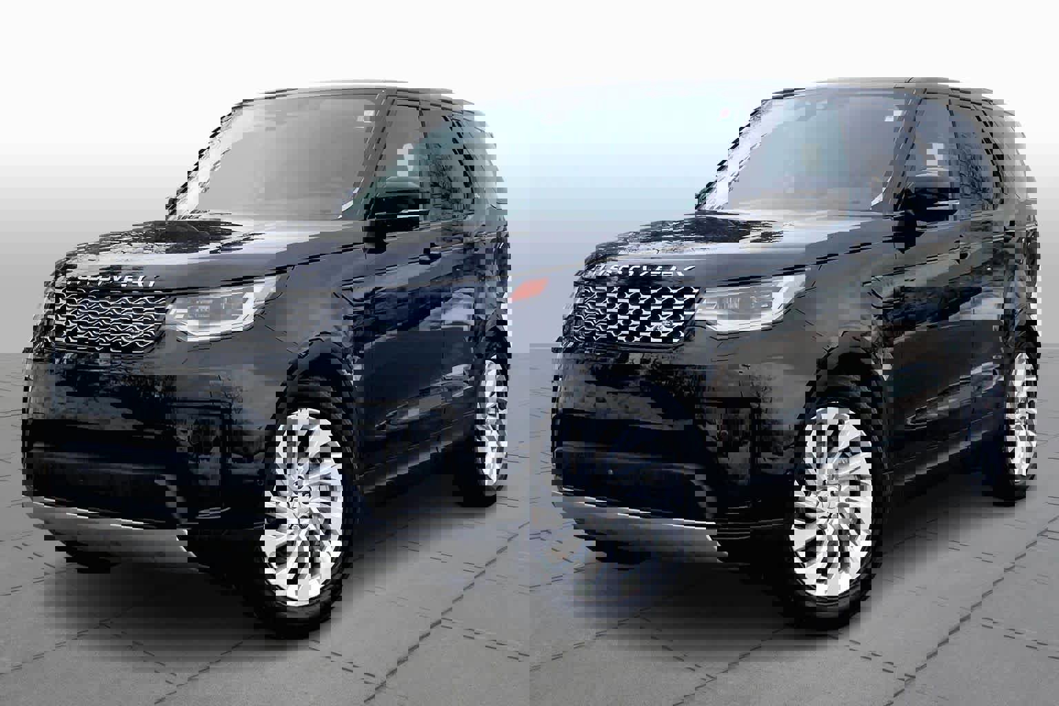 Used 2024 Land Rover Discovery S image 1