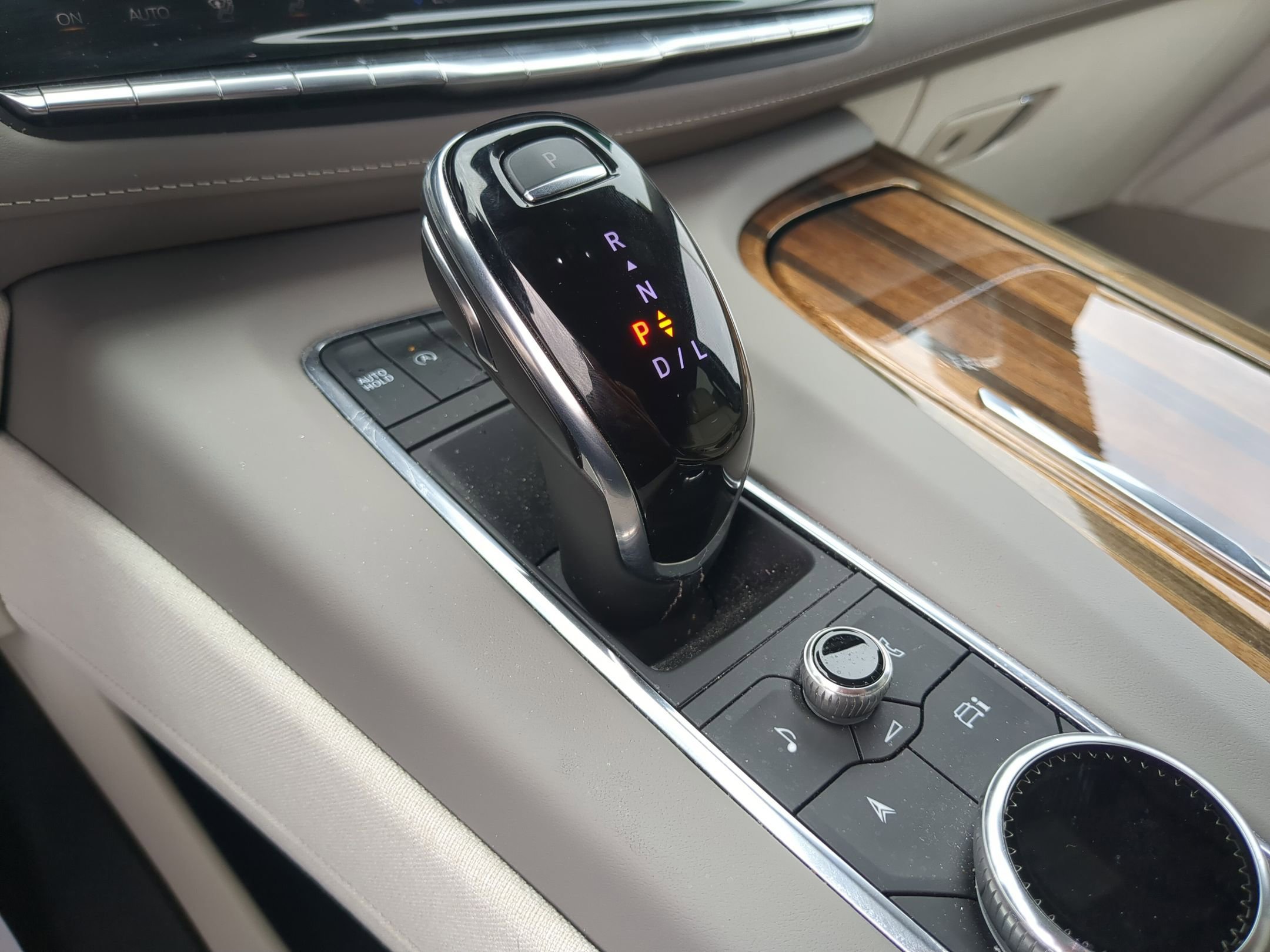 Certified 2024 Cadillac Escalade Premium Luxury Platinum AWD/4WD image 15