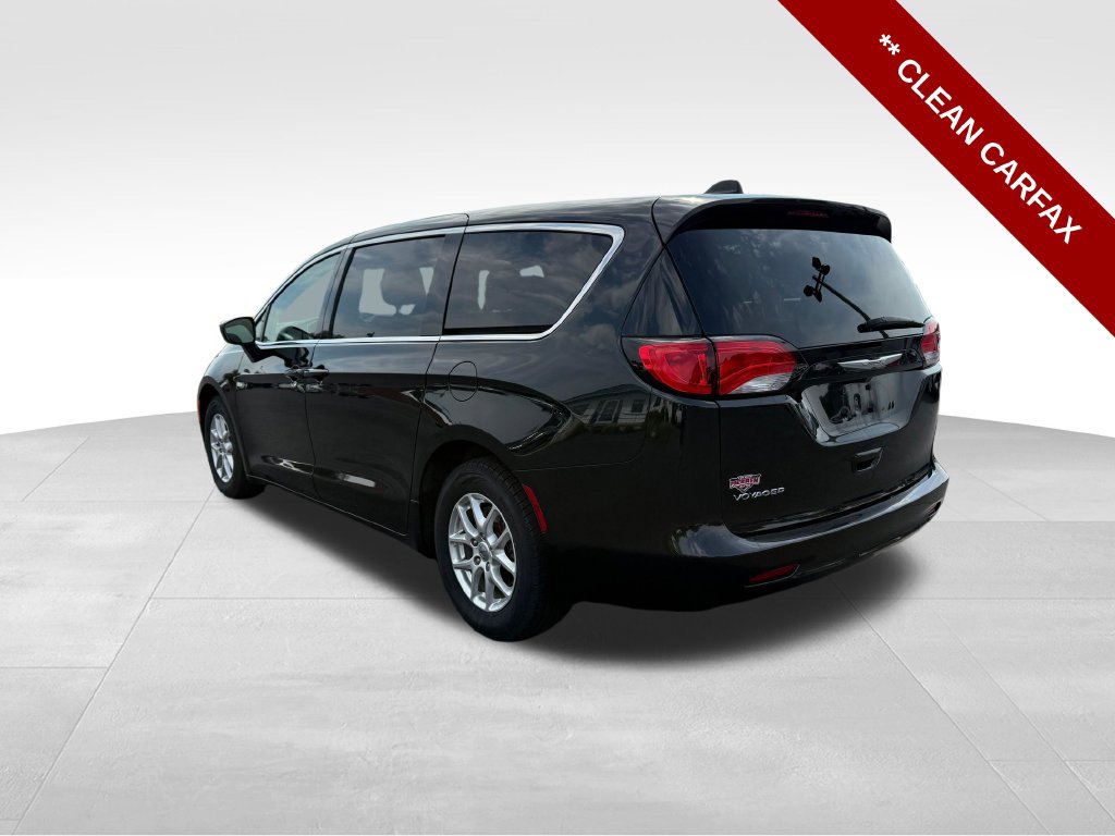 Used 2022 Chrysler Voyager LX FWD image 3